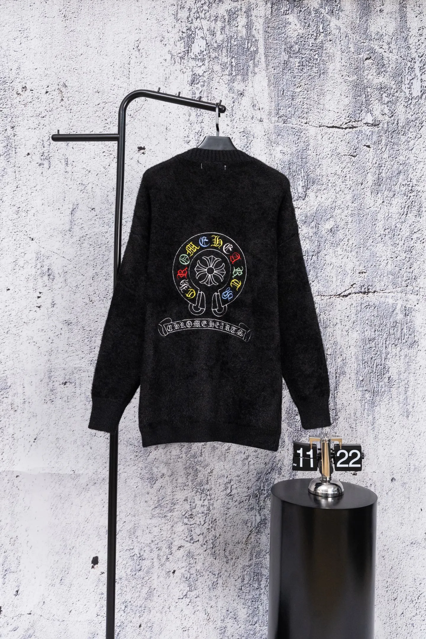 P300 Chrome Hearts CH Chrome Hearts 2026 new cross loose knitted V-neck cardigan Fabric: Made of plush textured knitted material, soft to the touch and with a lazy atmosphere; Decoration: Red, yellow, and black cross ornaments on the chest, paired with brand logo patches, which are iconic elements of street fashion brands (such as Chrome Hearts style), enhancing visual recognition; Version: Loose version + single-row metal button design, combining casual feeling and practicality. 2. Style and Adaptation Style: It combines dark street style and gentle knitted texture, which belongs to the tone of "sweet and cool mix"; Scenario: Can be worn with a T-shirt/suspender to create a daily street look, or can be layered with a shirt for light casual wear. Color: Black White Size: M L XL